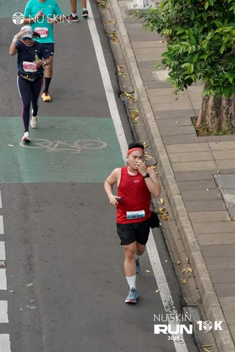 Race photo from Nu Skin Run 10K