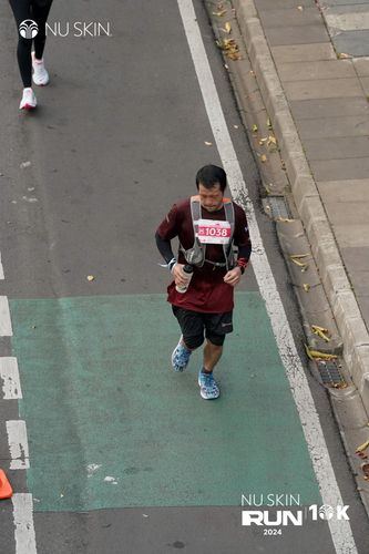 Race photo from Nu Skin Run 10K