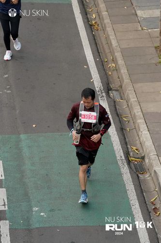 Race photo from Nu Skin Run 10K