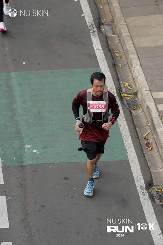 Race photo from Nu Skin Run 10K