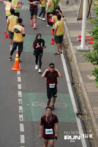 Race photo from Nu Skin Run 10K