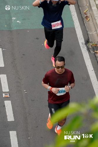 Race photo from Nu Skin Run 10K