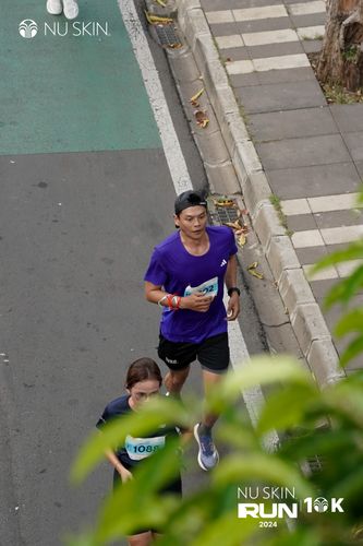 Race photo from Nu Skin Run 10K