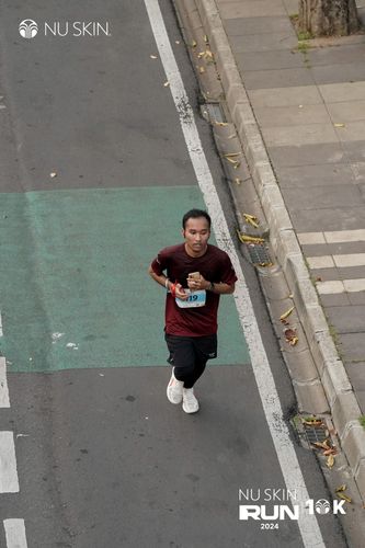 Race photo from Nu Skin Run 10K