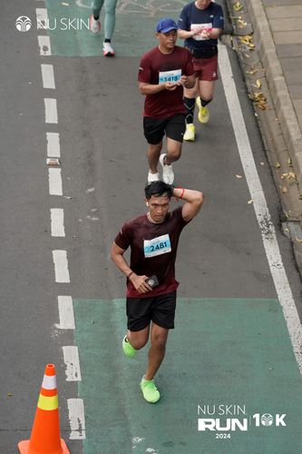 Race photo from Nu Skin Run 10K