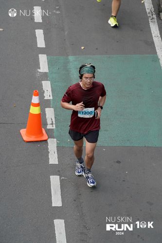Race photo from Nu Skin Run 10K