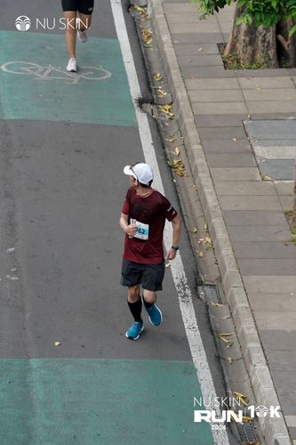 Race photo from Nu Skin Run 10K