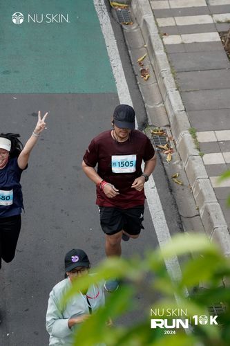 Race photo from Nu Skin Run 10K