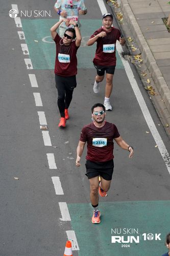 Race photo from Nu Skin Run 10K