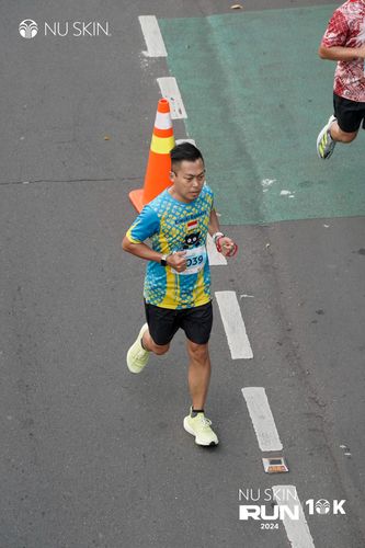 Race photo from Nu Skin Run 10K