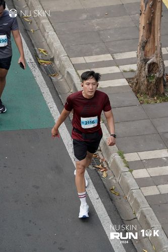 Race photo from Nu Skin Run 10K