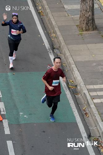 Race photo from Nu Skin Run 10K
