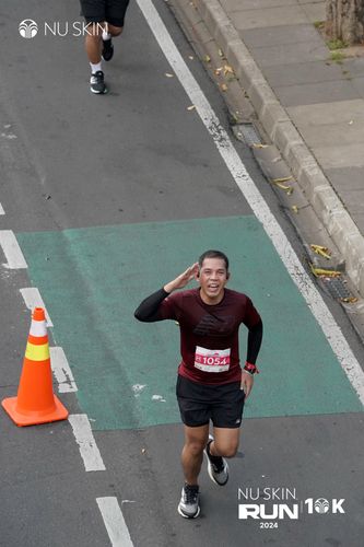 Race photo from Nu Skin Run 10K