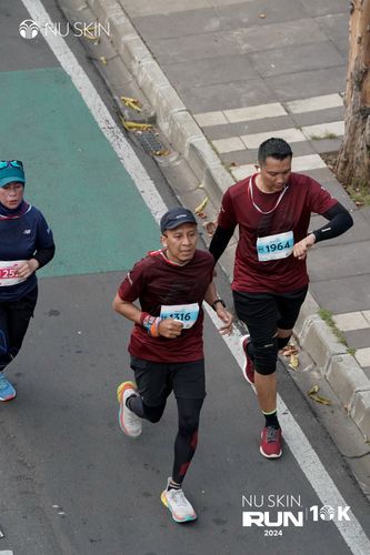 Race photo from Nu Skin Run 10K