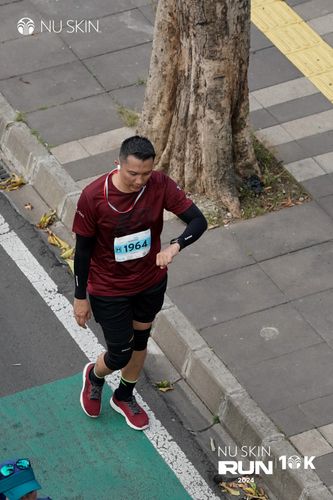 Race photo from Nu Skin Run 10K