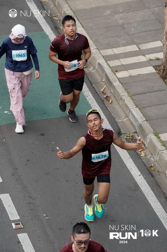 Race photo from Nu Skin Run 10K