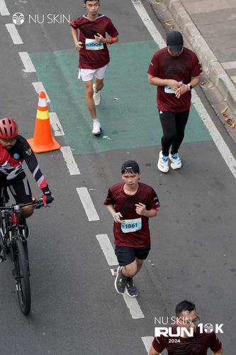 Race photo from Nu Skin Run 10K