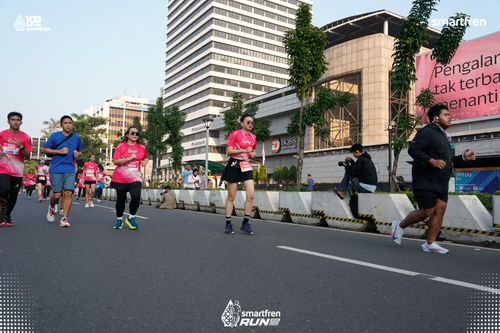Race photo from Smartfren Run 2025 