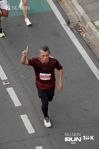 Race photo from Nu Skin Run 10K
