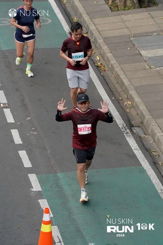 Race photo from Nu Skin Run 10K