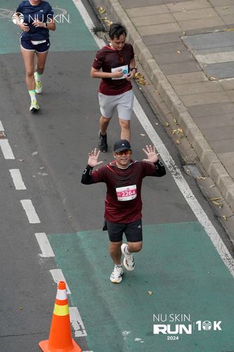 Race photo from Nu Skin Run 10K
