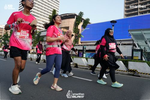 Race photo from Smartfren Run 2025 