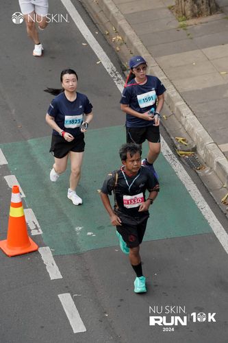 Race photo from Nu Skin Run 10K