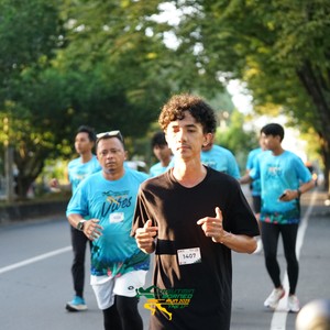 Race photo from VIBES AND STRENGTH CAMP ABR 2025