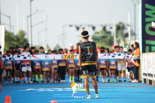 Race photo from PIK NITE RUN 2025