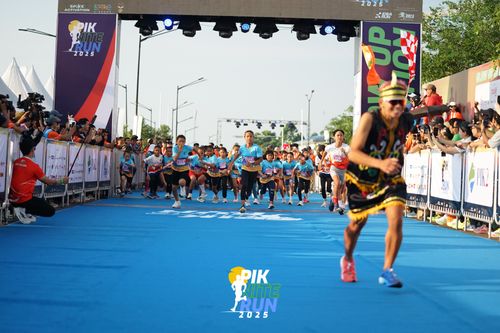 Race photo from PIK NITE RUN 2025
