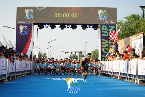 Race photo from PIK NITE RUN 2025
