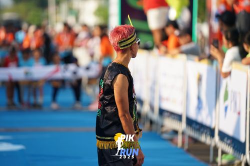 Race photo from PIK NITE RUN 2025