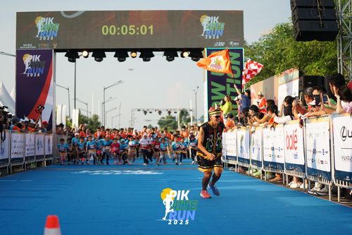 Race photo from PIK NITE RUN 2025