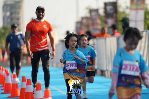 Race photo from PIK NITE RUN 2025