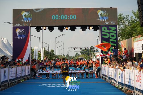 Race photo from PIK NITE RUN 2025