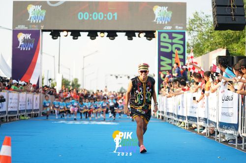 Race photo from PIK NITE RUN 2025