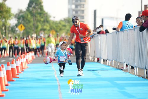 Race photo from PIK NITE RUN 2025