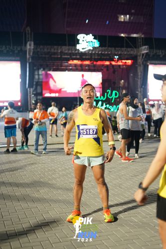 Race photo from PIK NITE RUN 2025