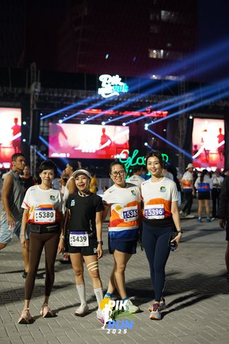 Race photo from PIK NITE RUN 2025