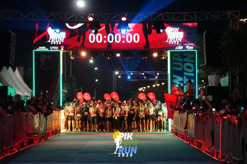 Race photo from PIK NITE RUN 2025