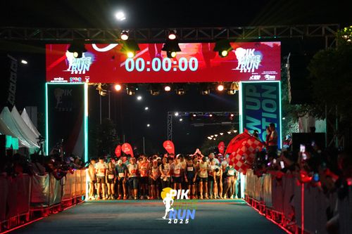Race photo from PIK NITE RUN 2025
