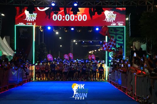 Race photo from PIK NITE RUN 2025