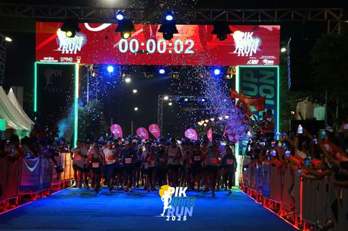 Race photo from PIK NITE RUN 2025