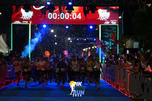 Race photo from PIK NITE RUN 2025
