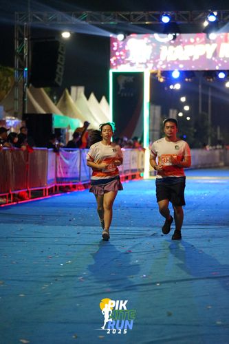 Race photo from PIK NITE RUN 2025