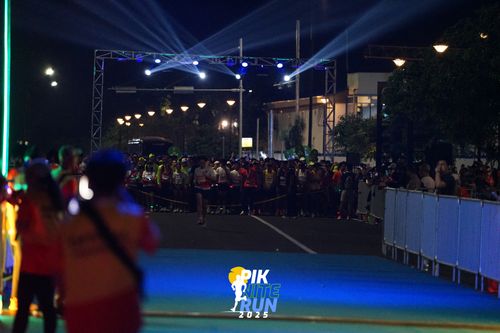 Race photo from PIK NITE RUN 2025
