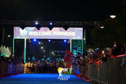 Race photo from PIK NITE RUN 2025