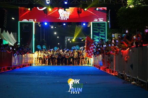 Race photo from PIK NITE RUN 2025