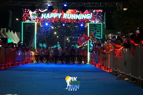 Race photo from PIK NITE RUN 2025