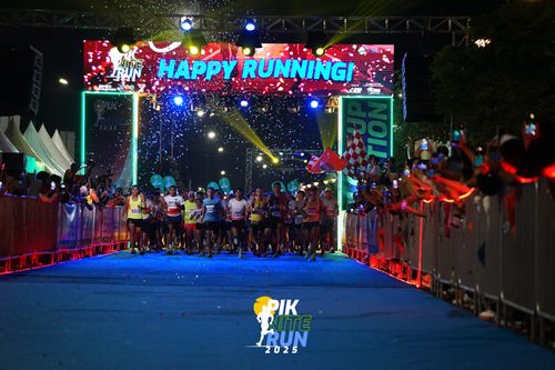 Race photo from PIK NITE RUN 2025
